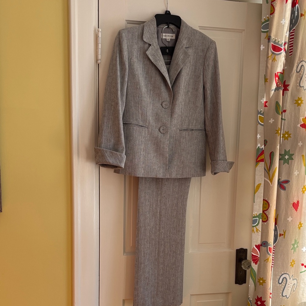 Evan Picone ladies’ pantsuit size 6